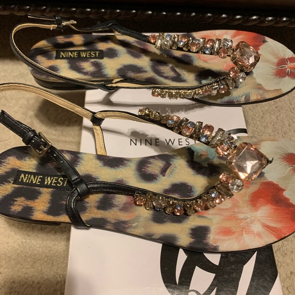 EUC Nine West embellished sandals - size 10.5m - Picture 4 of 7